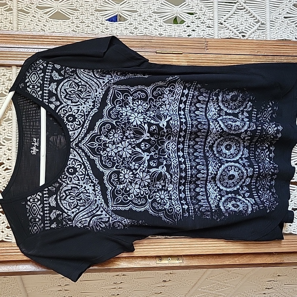 Macy's Style&Co India Print Black Tshirt Top Cap Sleeves. Size PL.